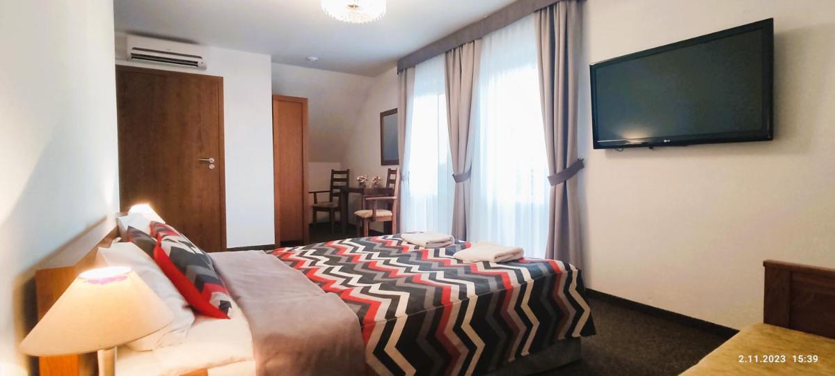 Pokoje Gościnne \"EMOCJA\" - Housity