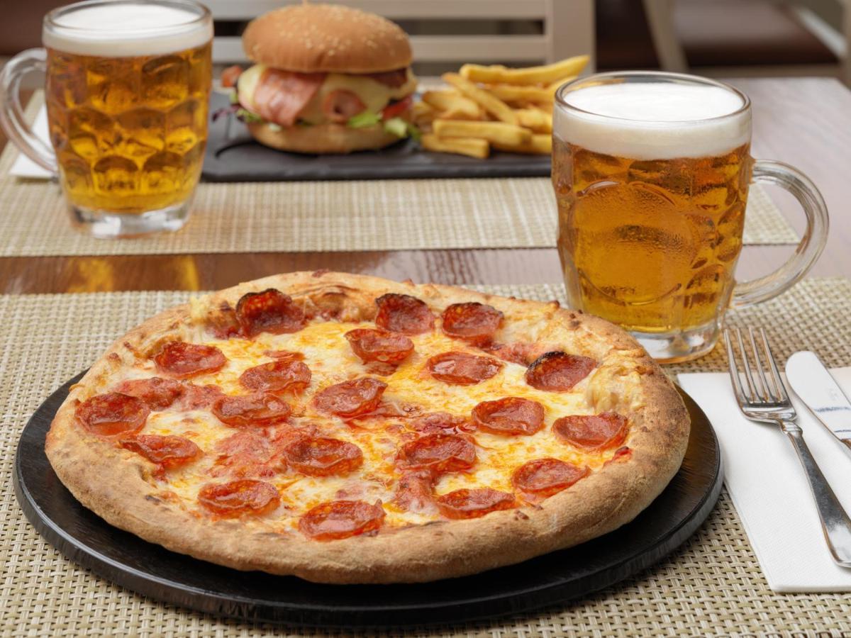 Comida en o cerca de este hotel