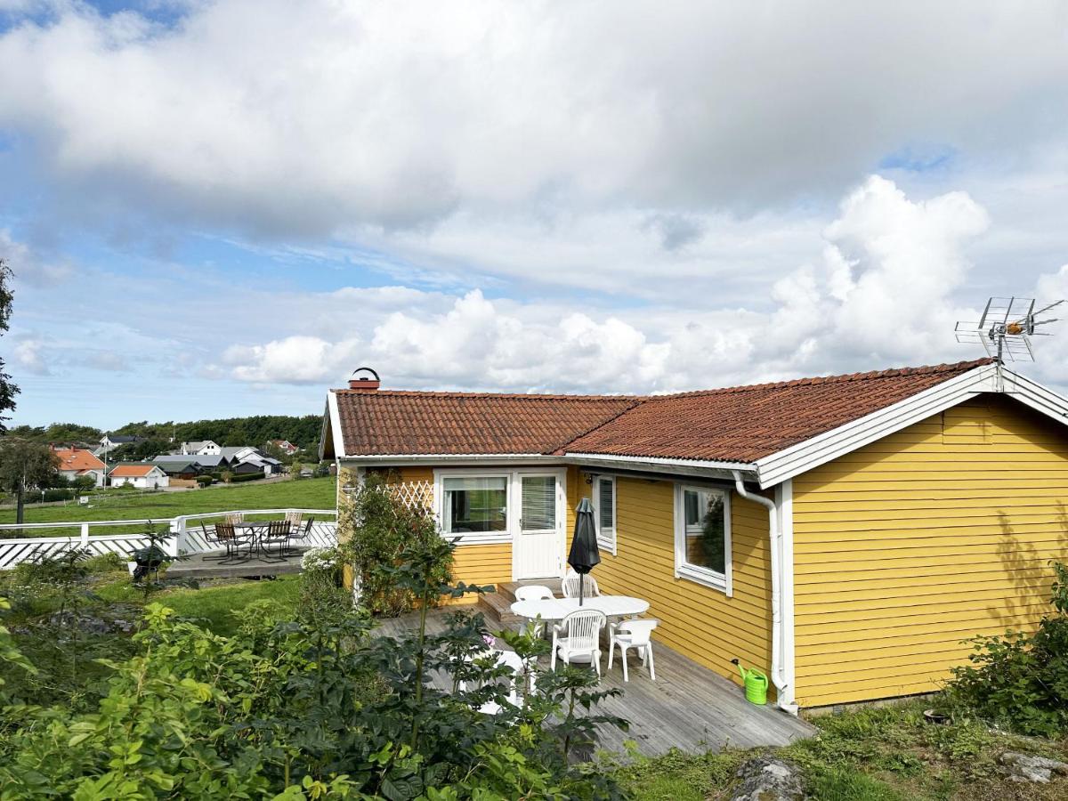 Cottage with sea view near Marstrand - Housity