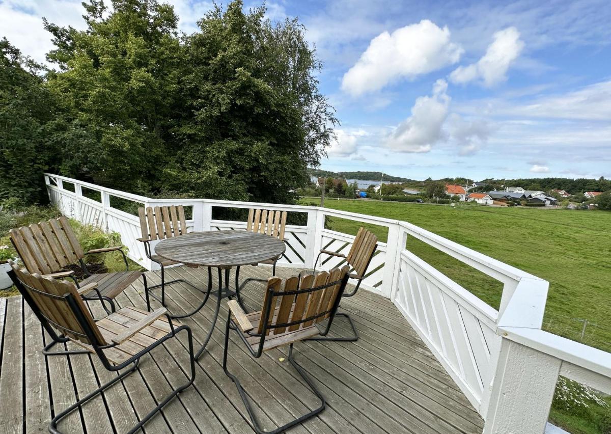 Cottage with sea view near Marstrand - Housity