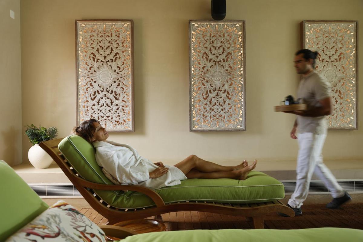 Uma área de estar em Praia do Canal Nature Retreat - Small Luxury Hotels of the World