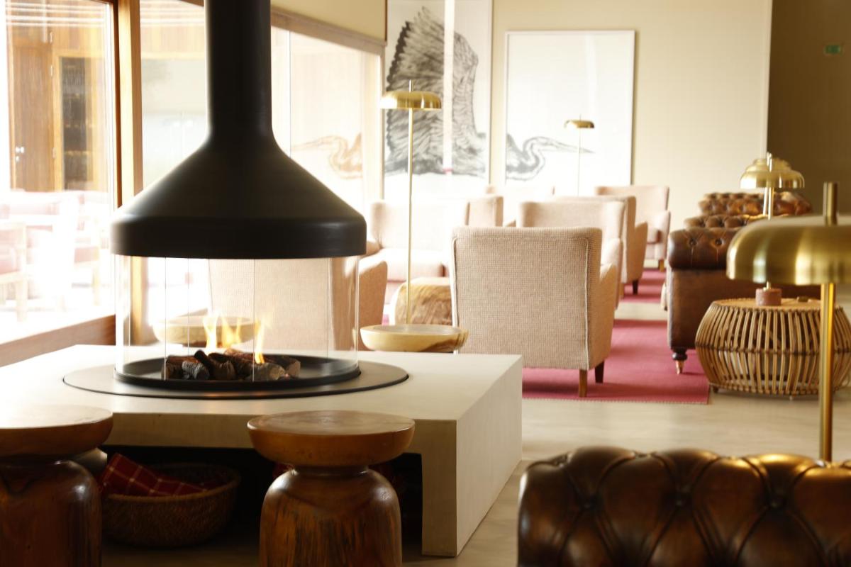 Uma área de estar em Praia do Canal Nature Retreat - Small Luxury Hotels of the World