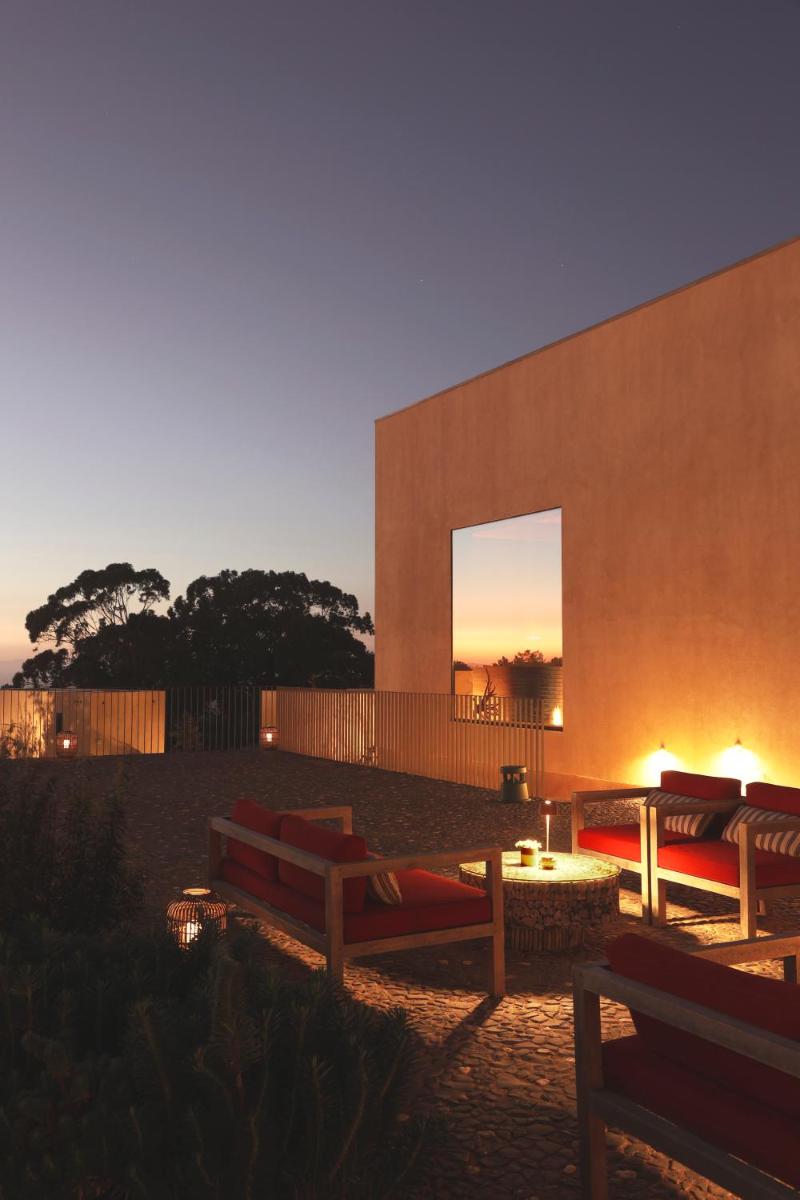 Uma área de estar em Praia do Canal Nature Retreat - Small Luxury Hotels of the World