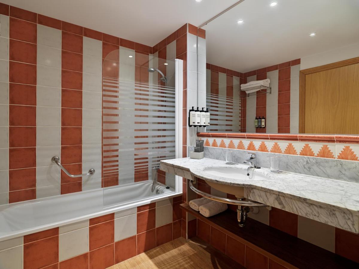 Un baño de H10 Salauris Palace
