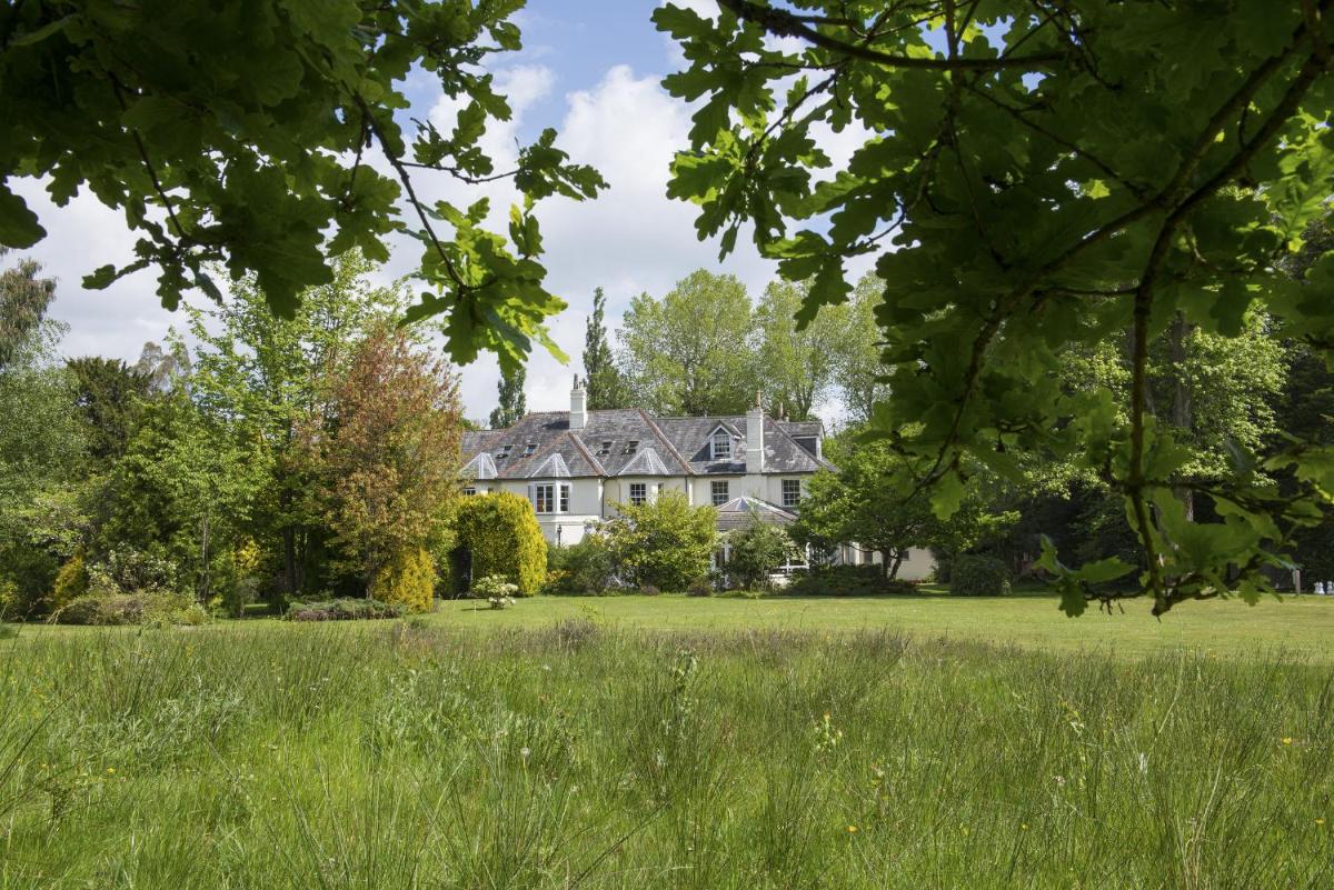 Woodlands Lodge Hotel - Housity