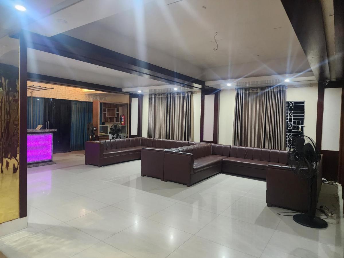 Urmee Guest House - Housity