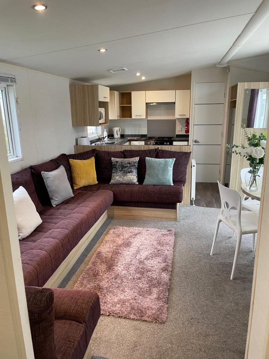 3 bedroom luxury caravan haven, marton mere - Housity