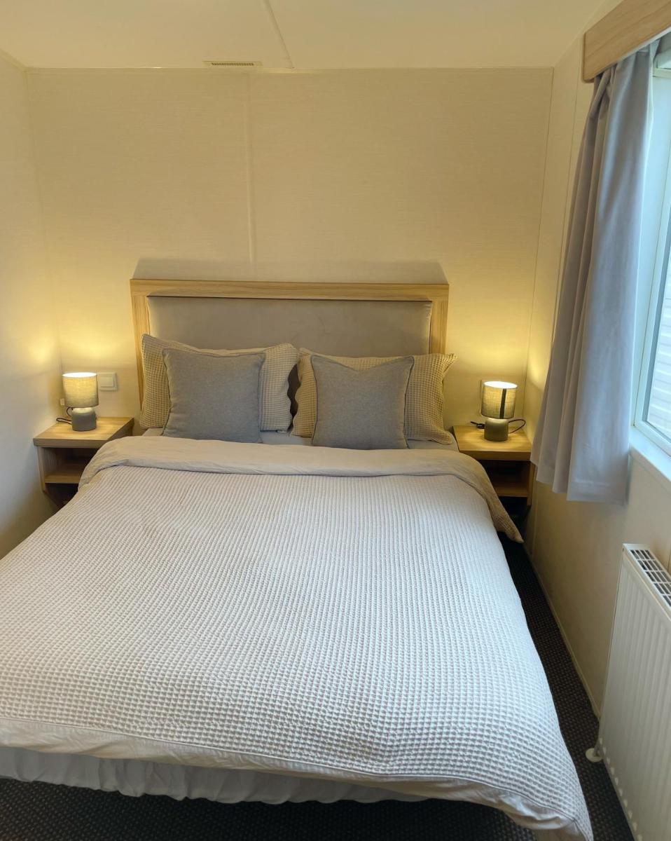 3 bedroom luxury caravan haven, marton mere - Housity