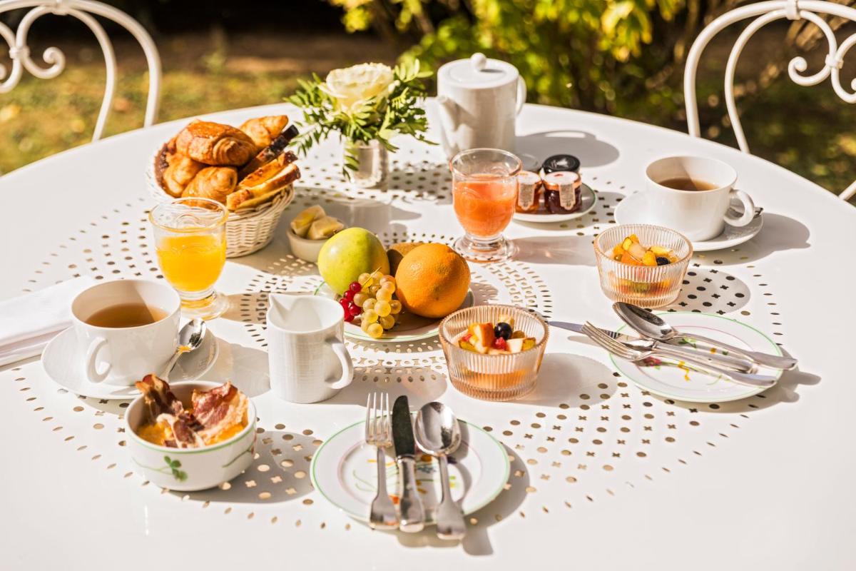 Nourriture dans l'hôtel ou à proximité