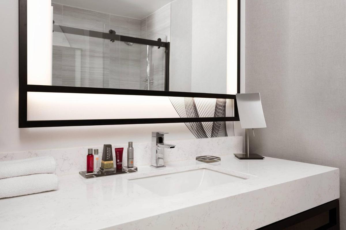 New York Marriott Downtown - Housity