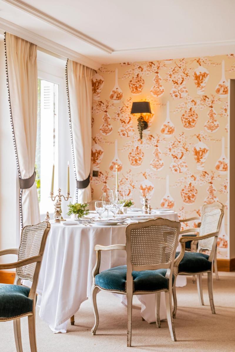 Coin salon dans l'établissement Les Hauts de Loire Relais & Châteaux