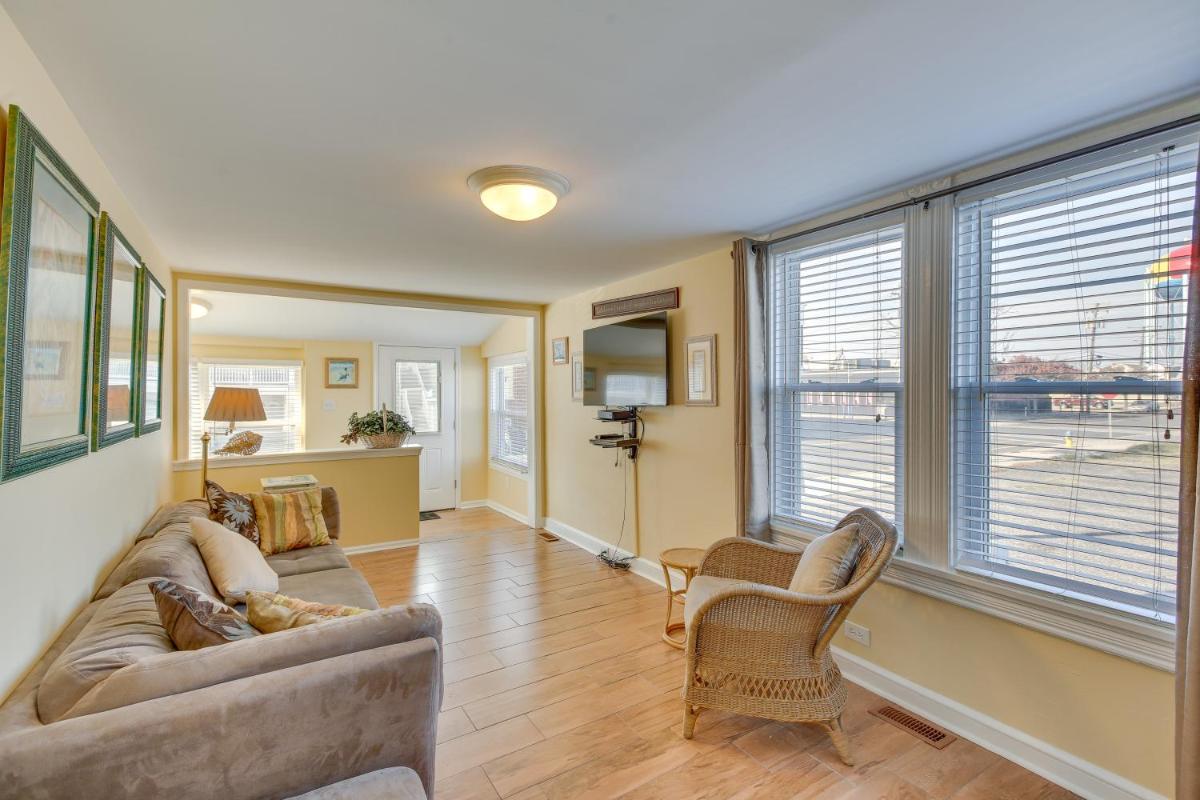 Wildwood House with Enclosed Porch - Walk to Beach! - Housity