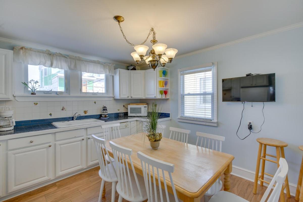 Wildwood House with Enclosed Porch - Walk to Beach! - Housity