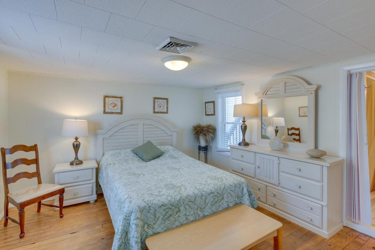Wildwood House with Enclosed Porch - Walk to Beach! - Housity