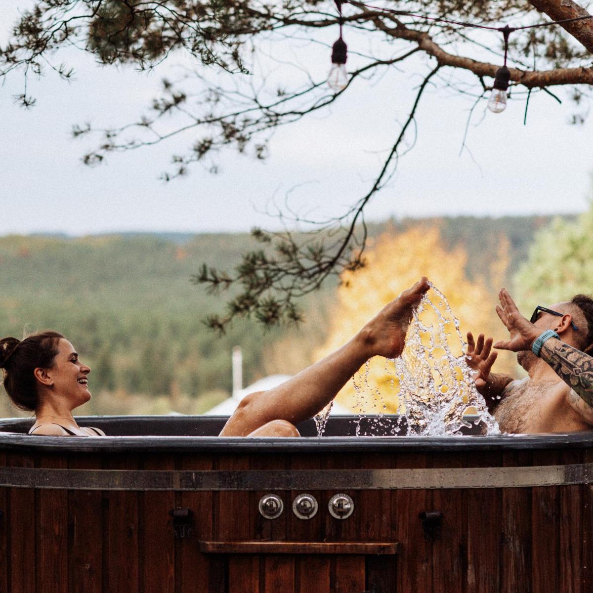 Jurty z widokiem, prywatna balia- DZIKOLAS GLAMPING - Housity