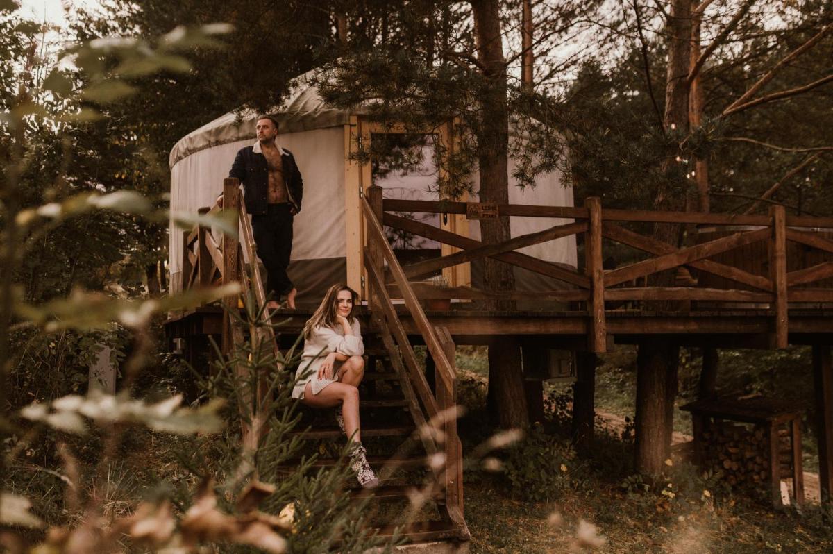 Jurty z widokiem, prywatna balia- DZIKOLAS GLAMPING - Housity