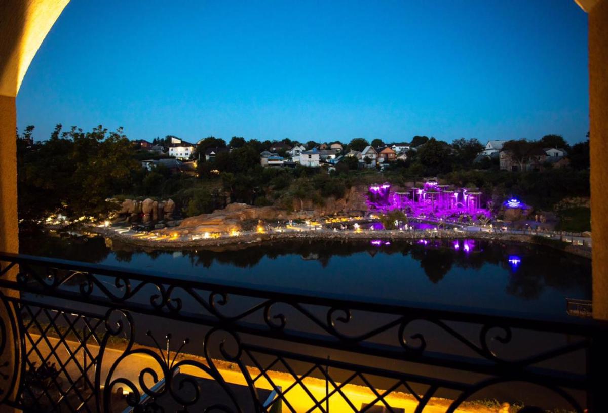 Готель River House - Housity