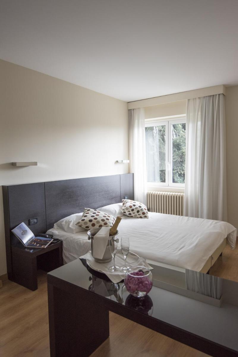Hotel Serenella - Housity