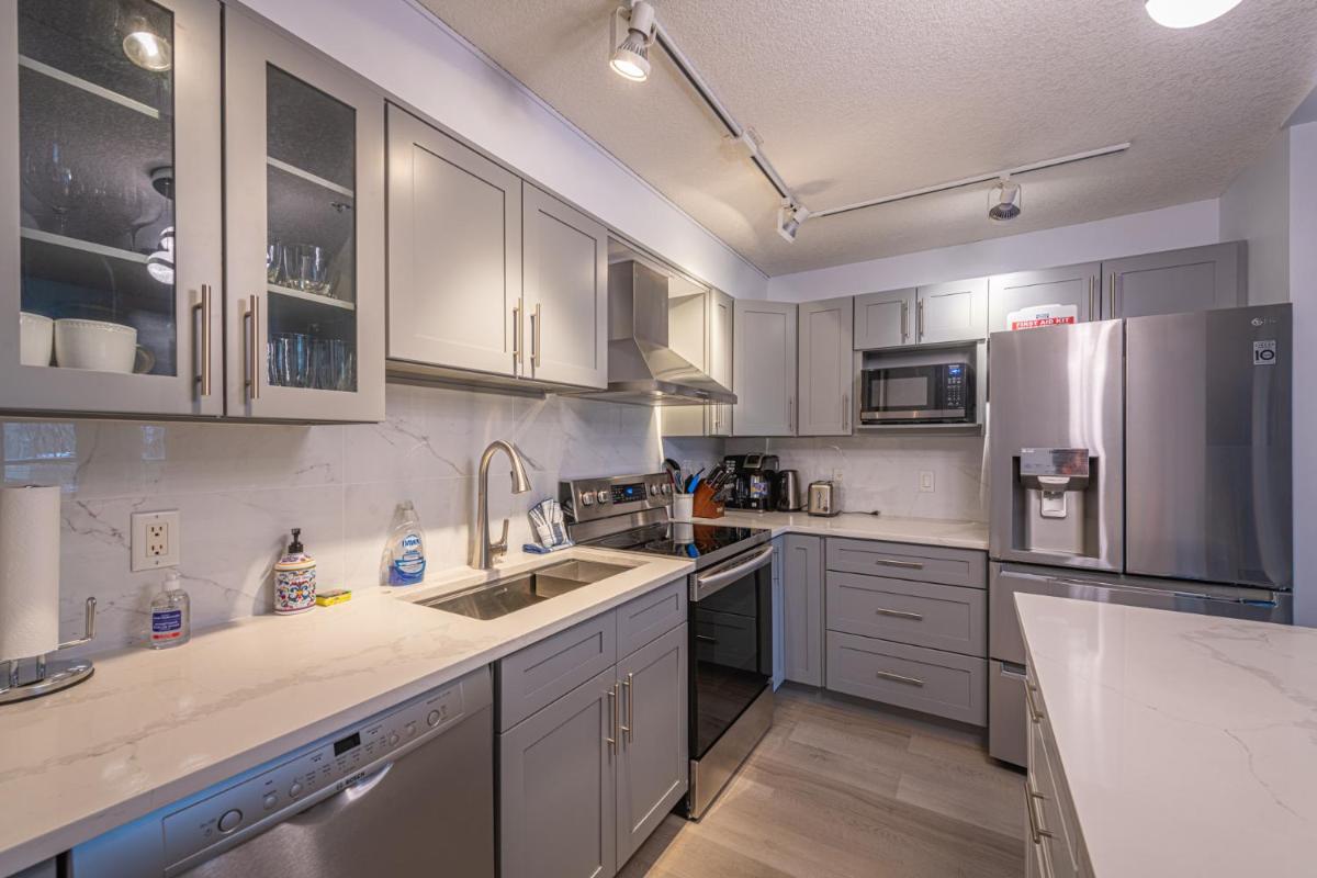 Mountain View One Bedroom Vacation Suite - WindTower 119 - Housity