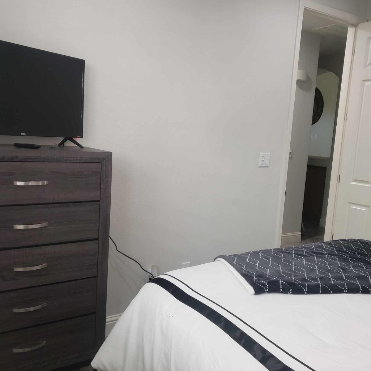 Woodward Park Cozy 3 Bedroom 2 Bathroom Home - Housity