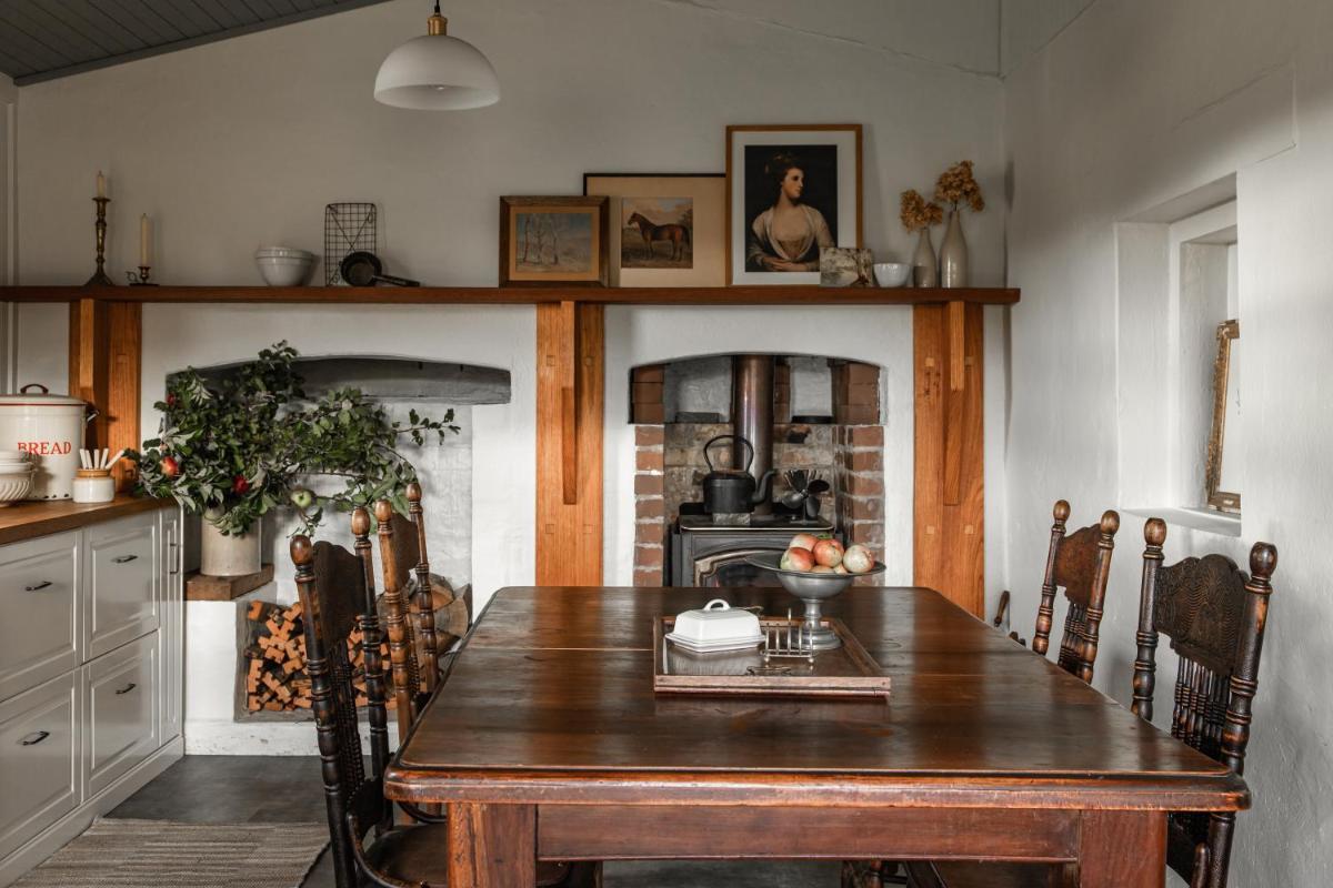 Old Cobbin Homestead (est. 1864), Snowy Mountains - Housity