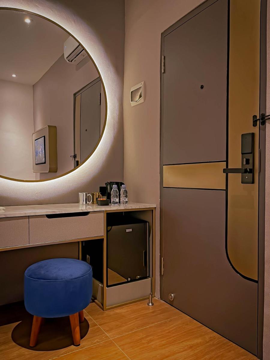 Qube Hotel by 98hospitality - Housity