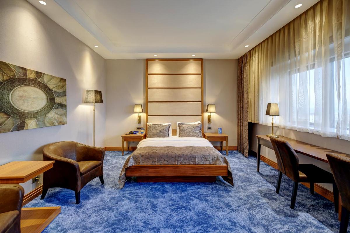 Days Hotel by Wyndham Istanbul Maltepe - Housity