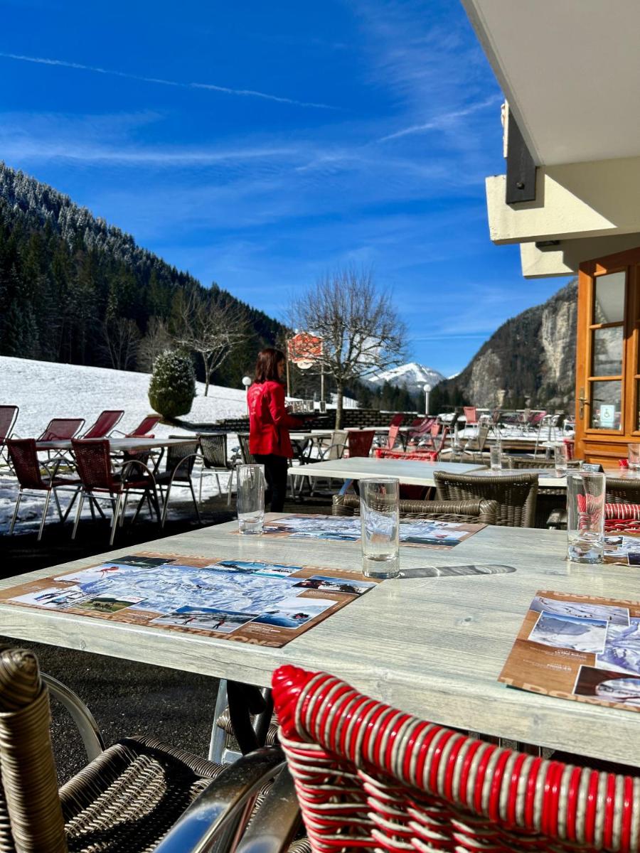 Vue générale sur la montagne ou vue sur la montagne depuis l'hôtel