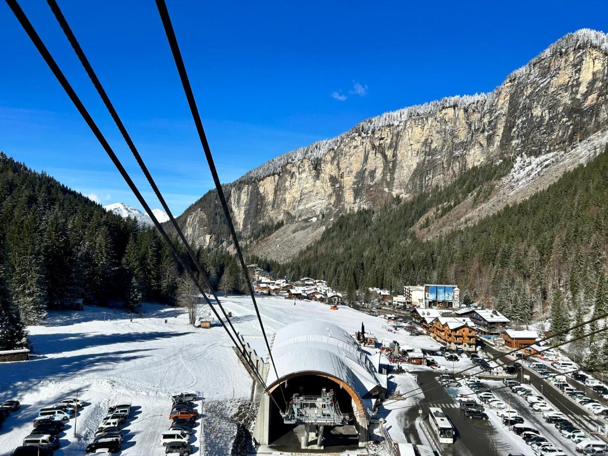 Vue générale sur la montagne ou vue sur la montagne depuis l'hôtel