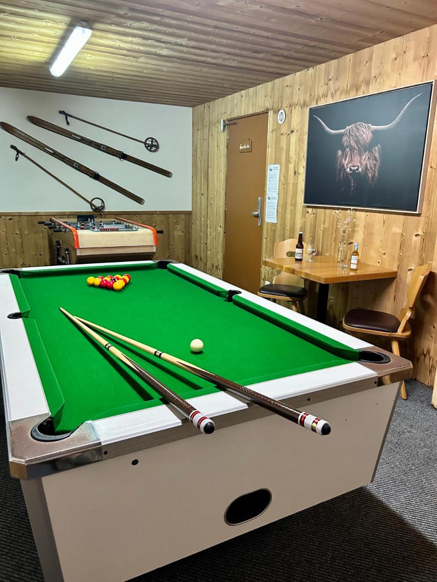 Billard dans l'établissement Hameau des Prodains - Hôtel