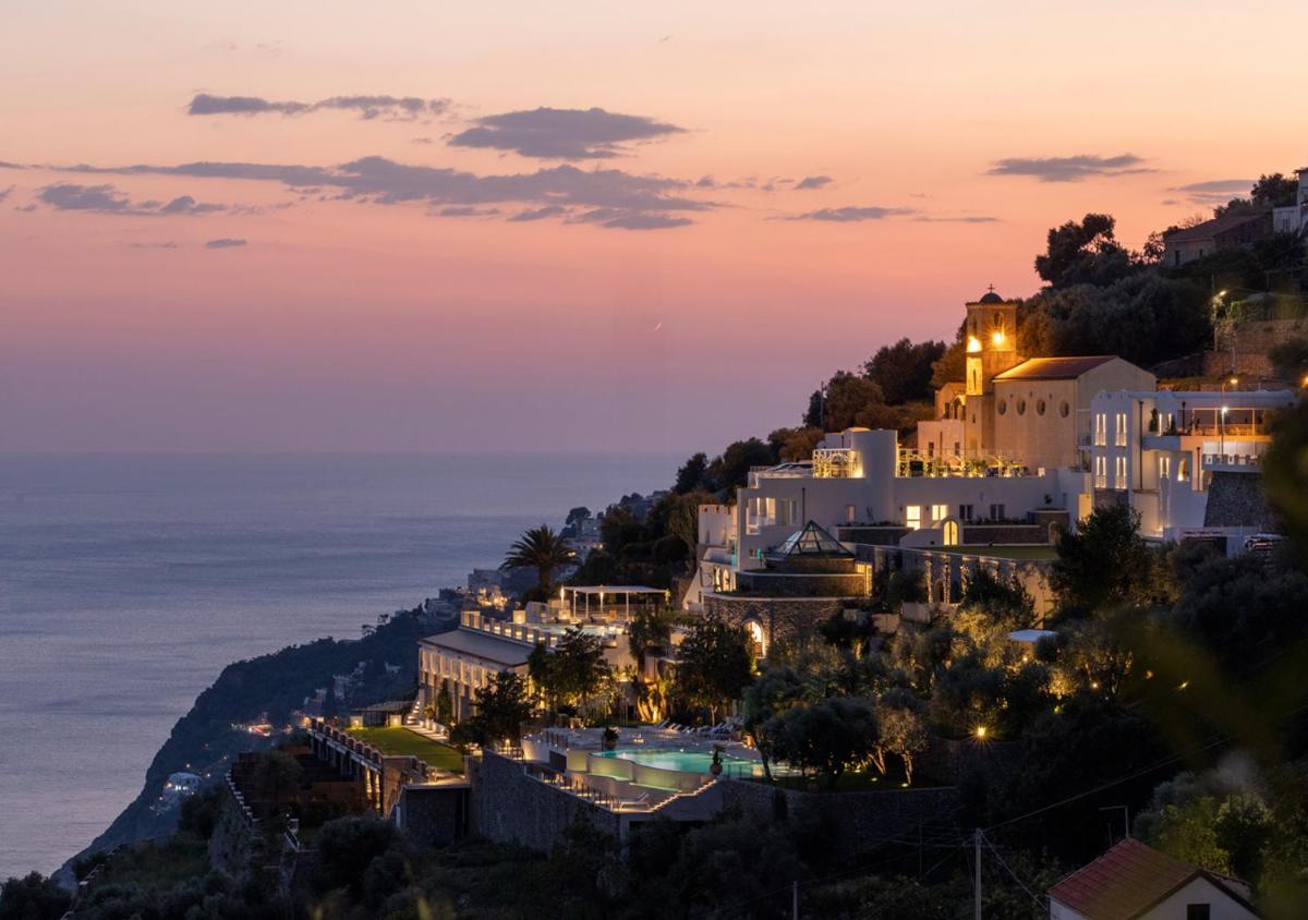 Furore Grand Hotel - Housity