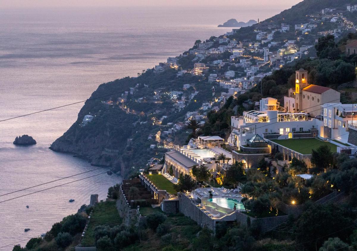 Furore Grand Hotel - Housity