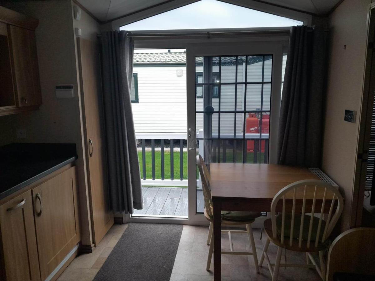8 Berth caravan Palm Grove 86 golden palm Chapel St Leonards - Housity