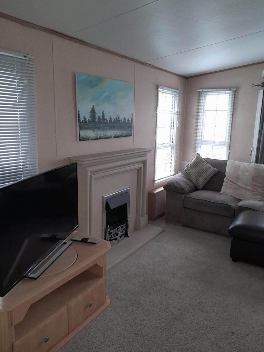 8 Berth caravan Palm Grove 86 golden palm Chapel St Leonards - Housity