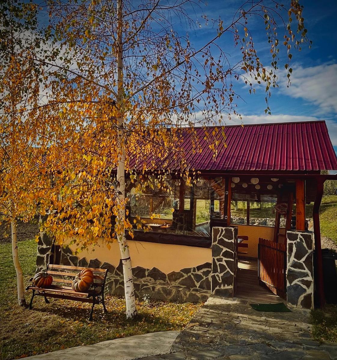 Căsuța din livezi - Housity