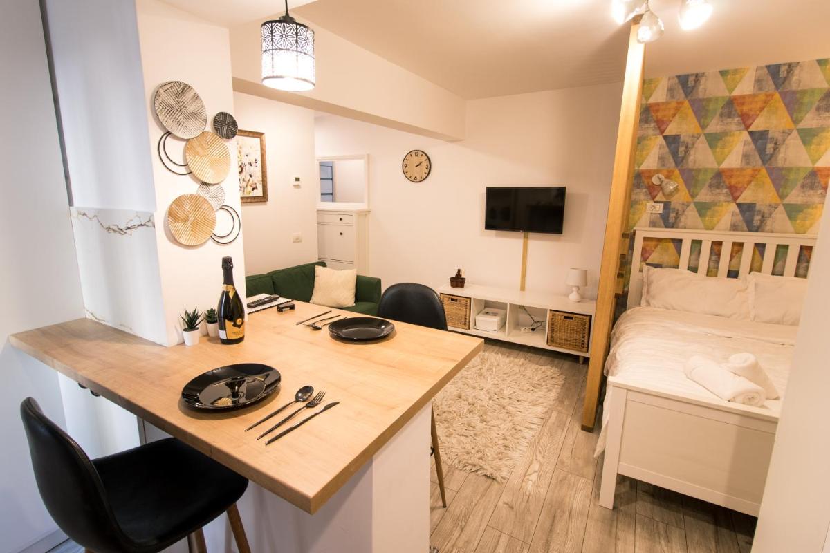 Artsy Fartsy Studio - Housity
