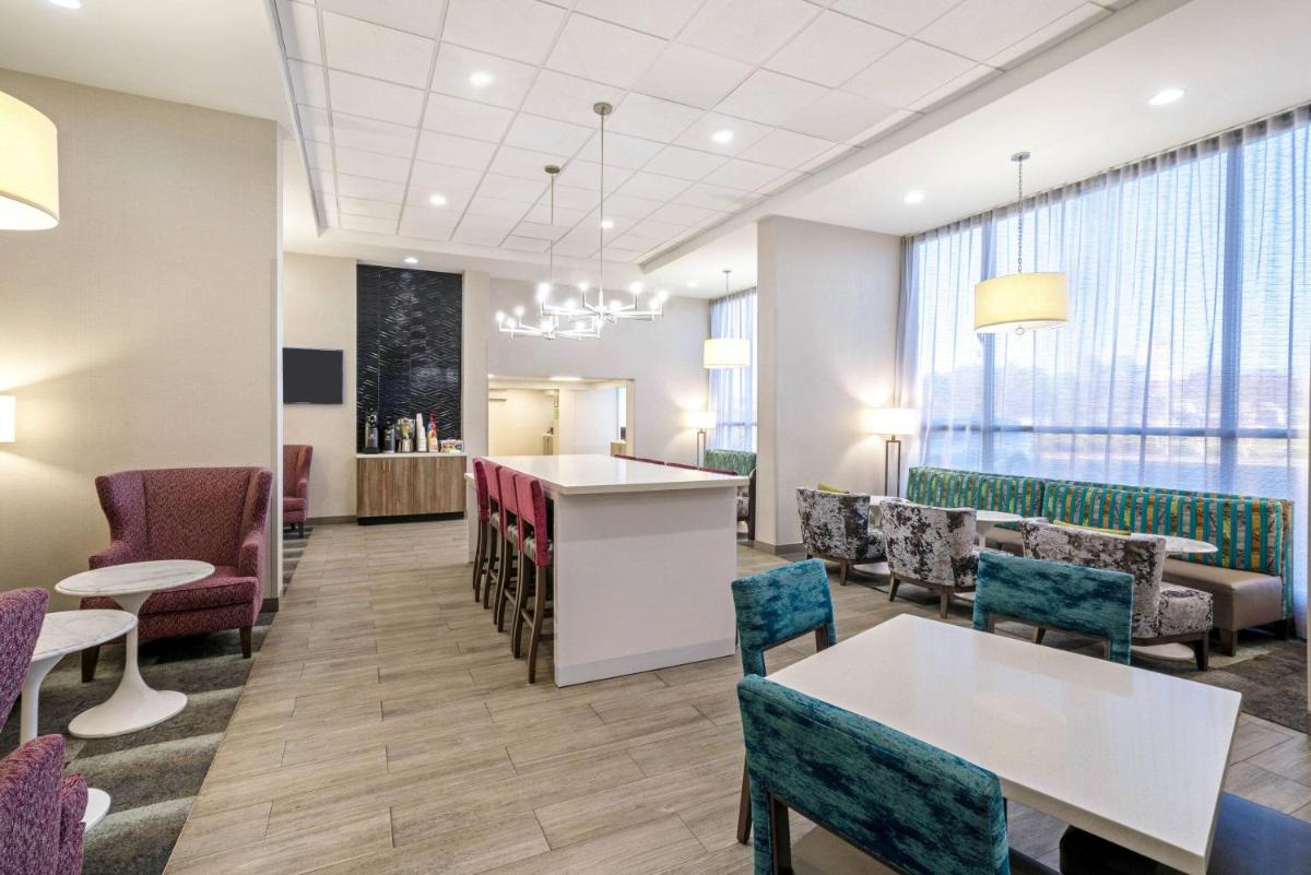 La Quinta by Wyndham Columbus MS - Housity