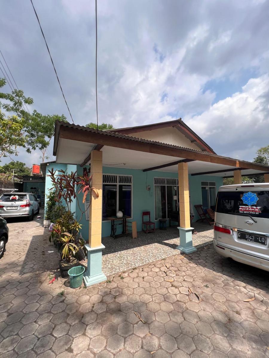 Hutama Kaliurang Guest House - Housity