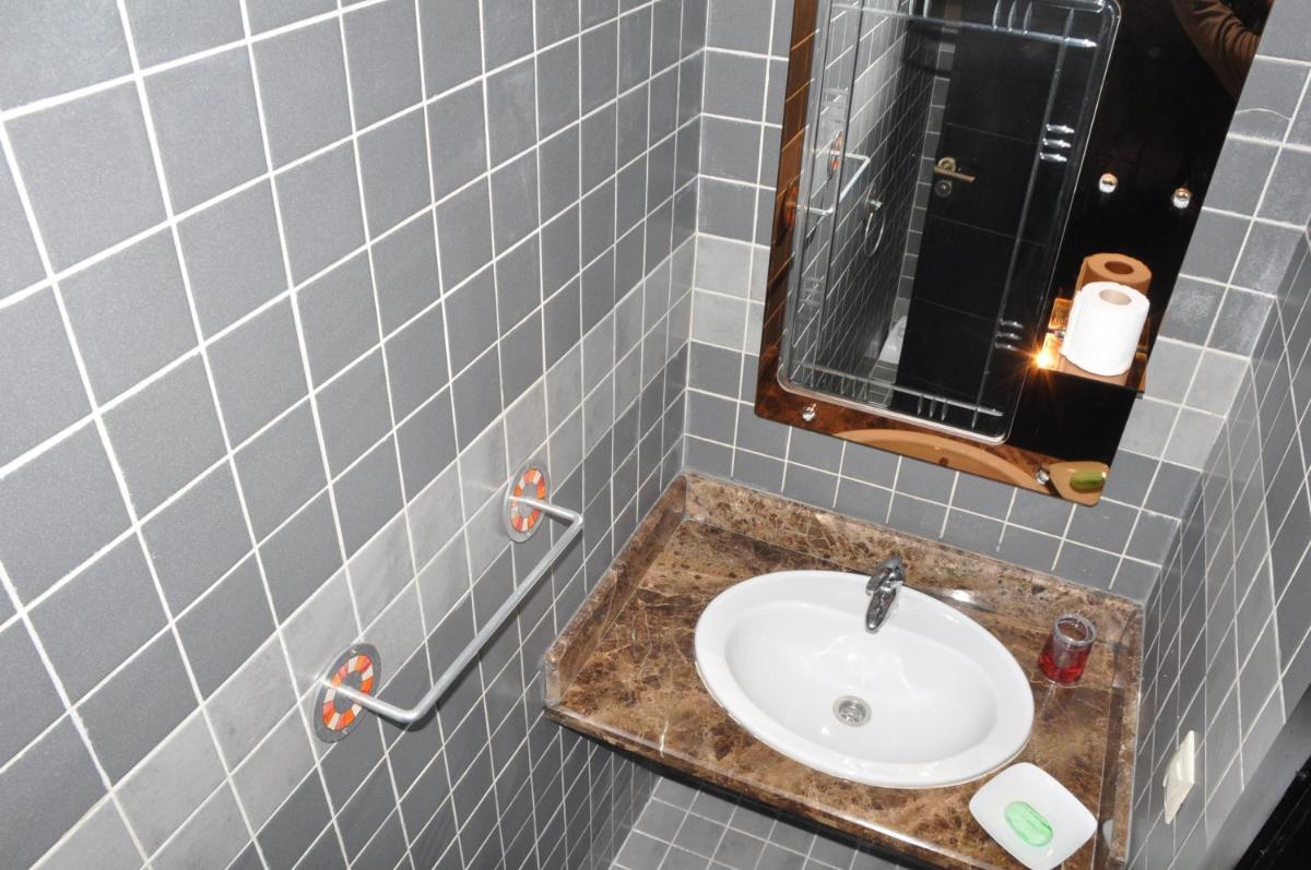 Val Fleuri Apartment with 2 Balconies, Casablanca - Housity