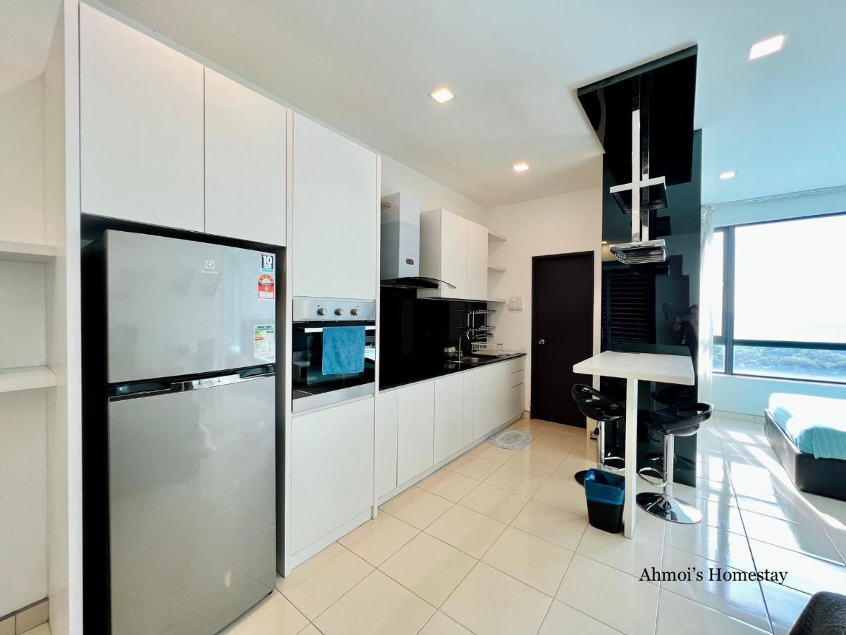 WHITE TILES 2人名宿, LANDMARK2, Sg Long, Kajang, FREE WIFI, QUIET SPACE, NICE VIEW - Housity