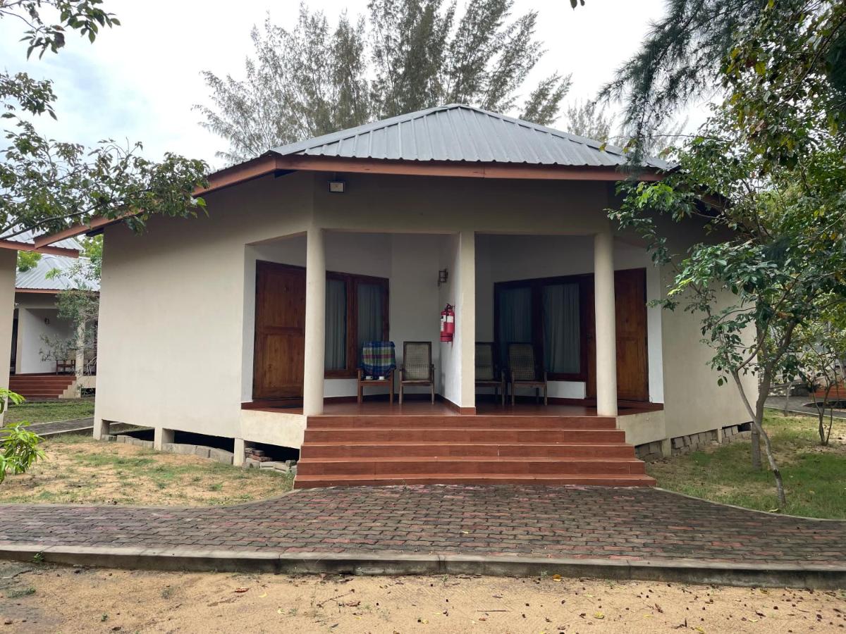 Hotel Neithal Batticaloa - Housity