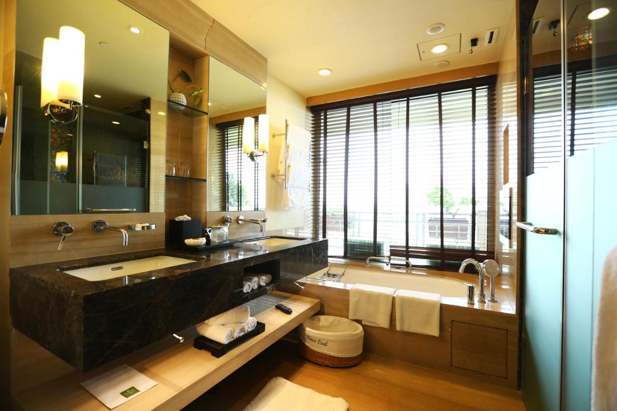 a bathroom with a large sink and a large tub at ITC Gardenia, a Luxury Collection Hotel, Bengaluru in Bengaluru a bathroom with a large sink and a large tub at ITC Gardenia, a Luxury Collection Hotel, Bengaluru in Bengaluru