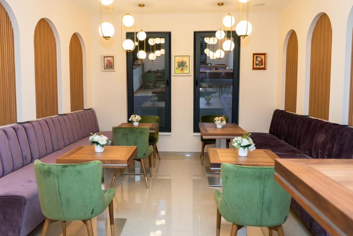 Merak Rooms & Caffe Bar - Housity