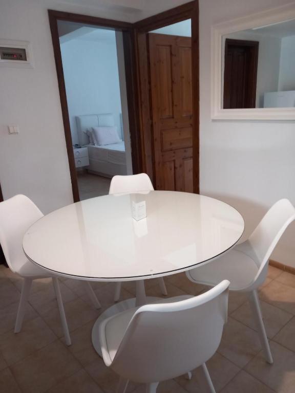 Amaryllis House - Housity