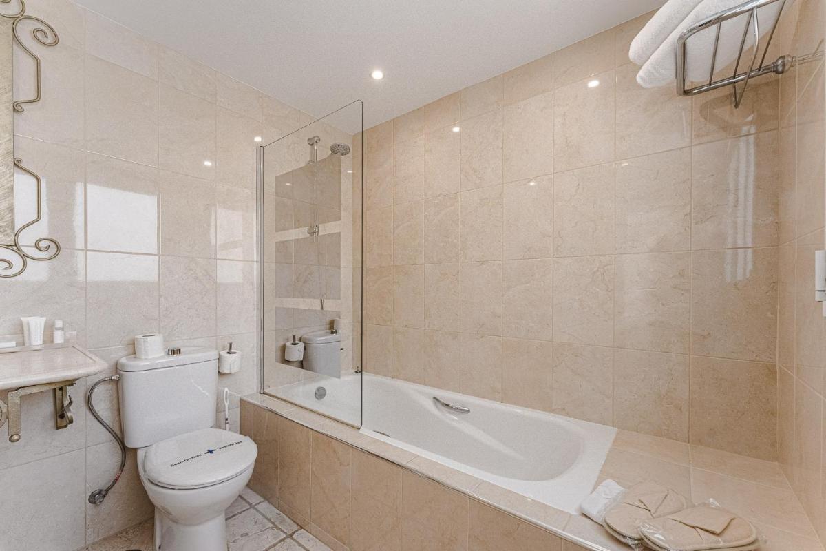 Un baño de Flamingo Suites Boutique Hotel