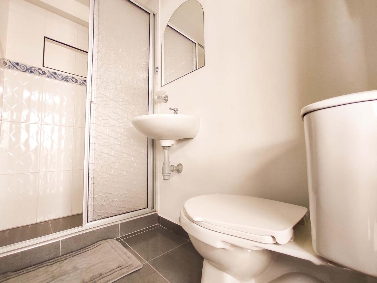 Hermoso Apartaestudio a 10 minutos del Aeropuerto - Housity