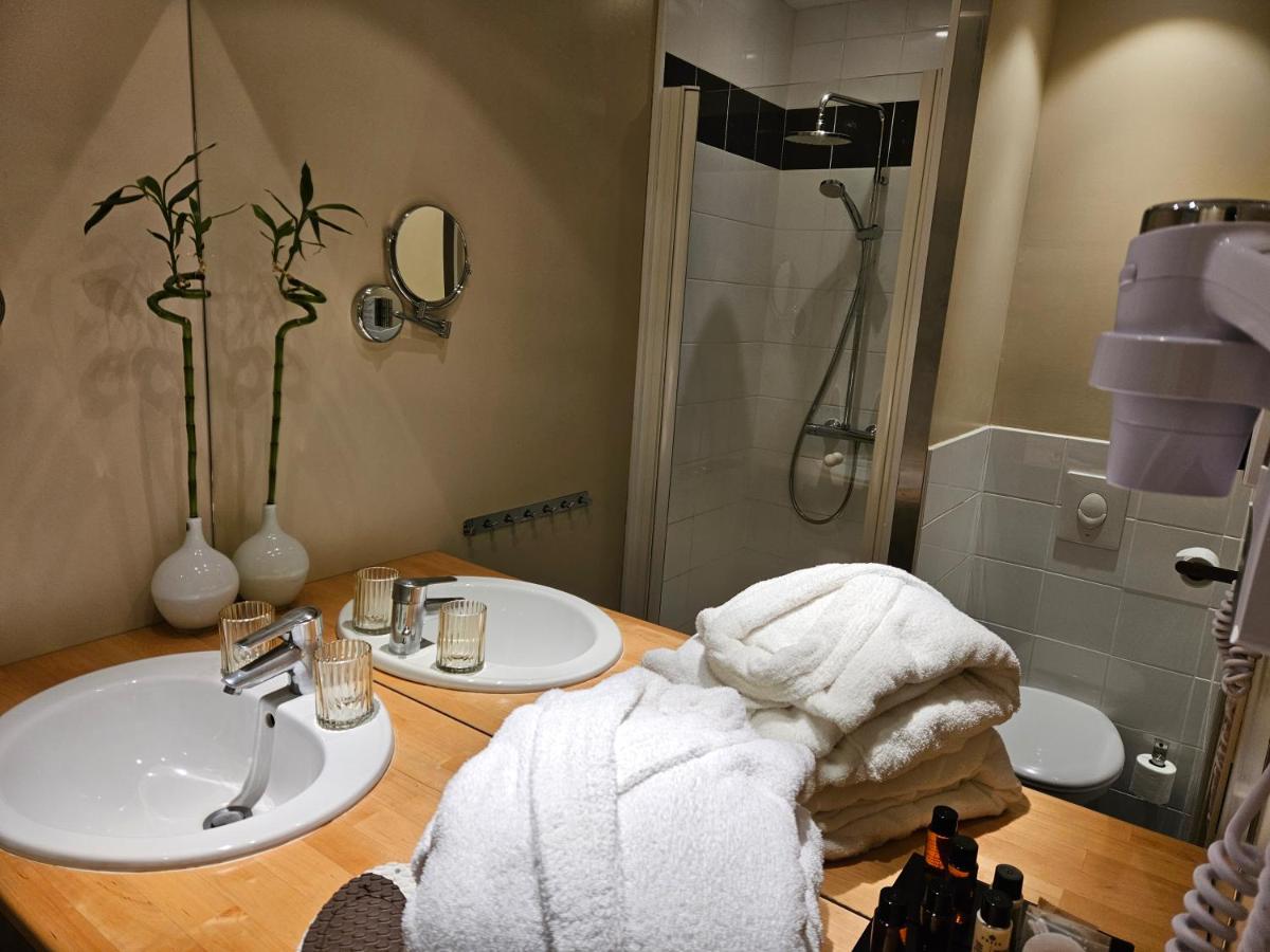 Salle de bains dans l'établissement La Fraîchette-Hôtel & Spa