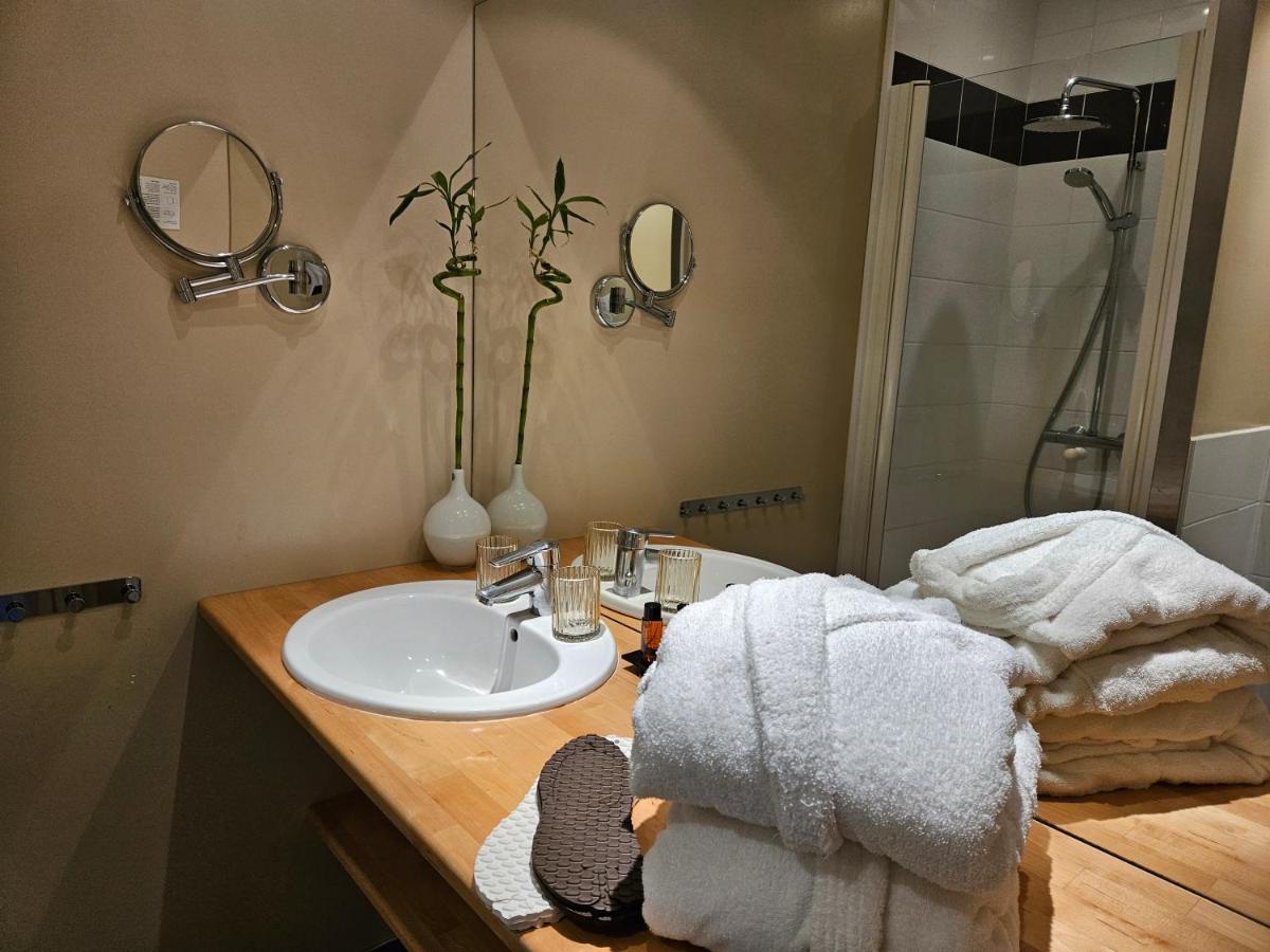Salle de bains dans l'établissement La Fraîchette-Hôtel & Spa