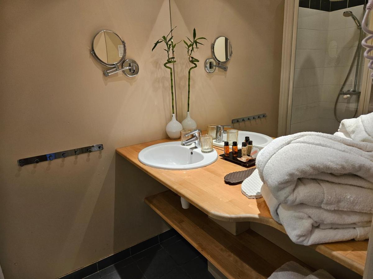 Salle de bains dans l'établissement La Fraîchette-Hôtel & Spa