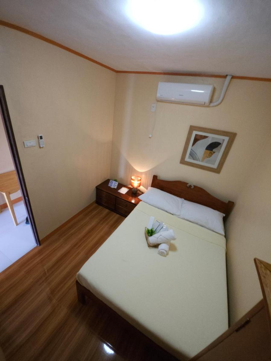 Suitetrails - Betsy's Bed and Breakfast Moalboal